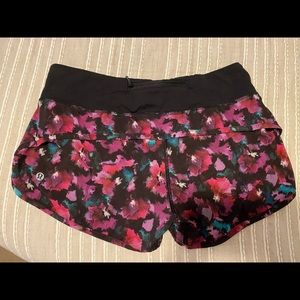 Lululemon Speed Up Short 2.5” SIZE 4!! Worn once!